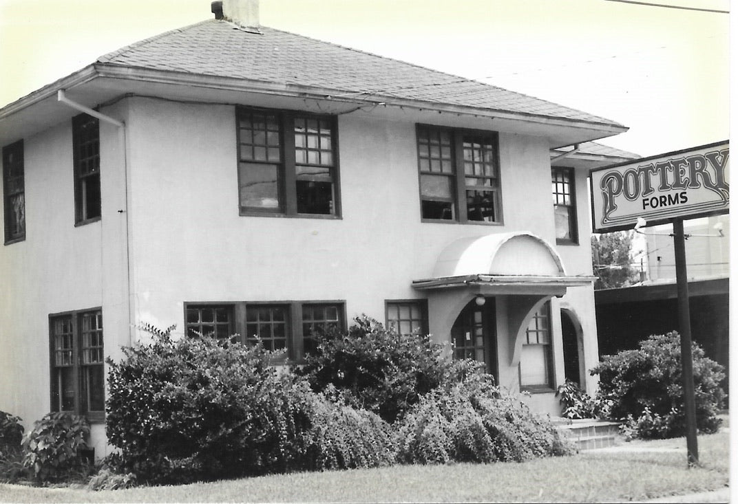Photo of gallery building in the late 1970s