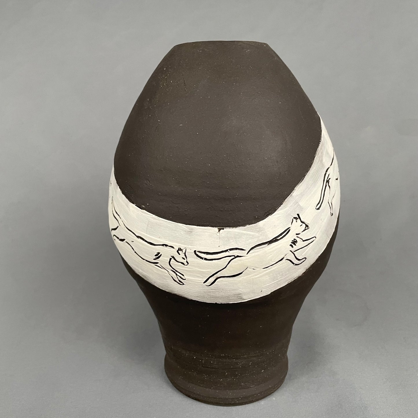 Diagonal cat-in-motion dark vase