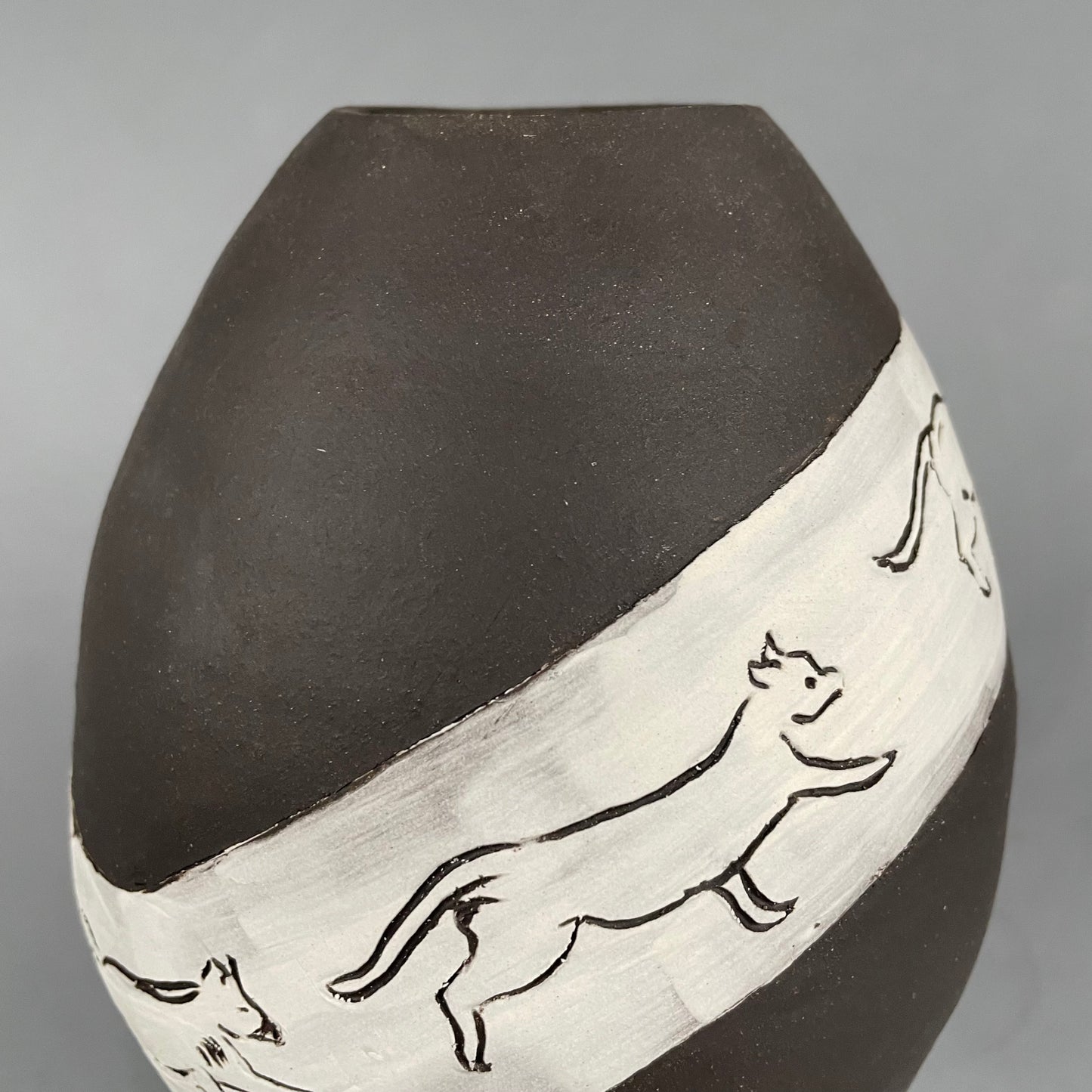 Diagonal cat-in-motion dark vase