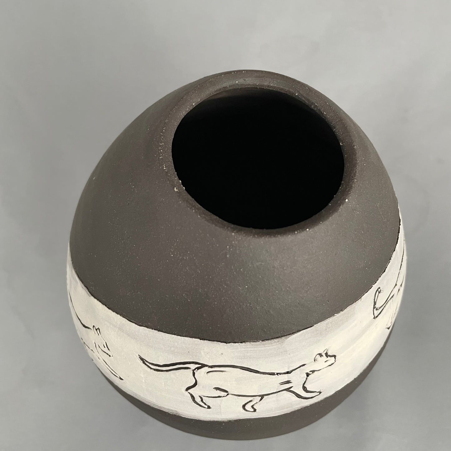 Diagonal cat-in-motion dark vase