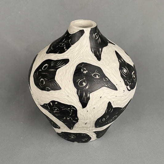 Black cat faces vase