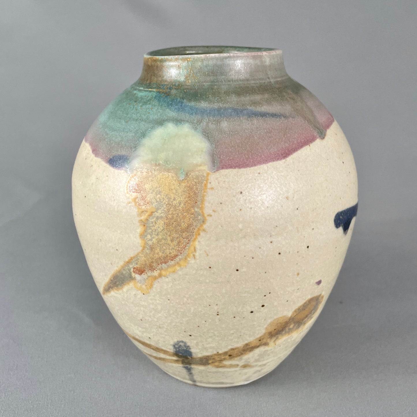 Speckled sand/abstract design vase