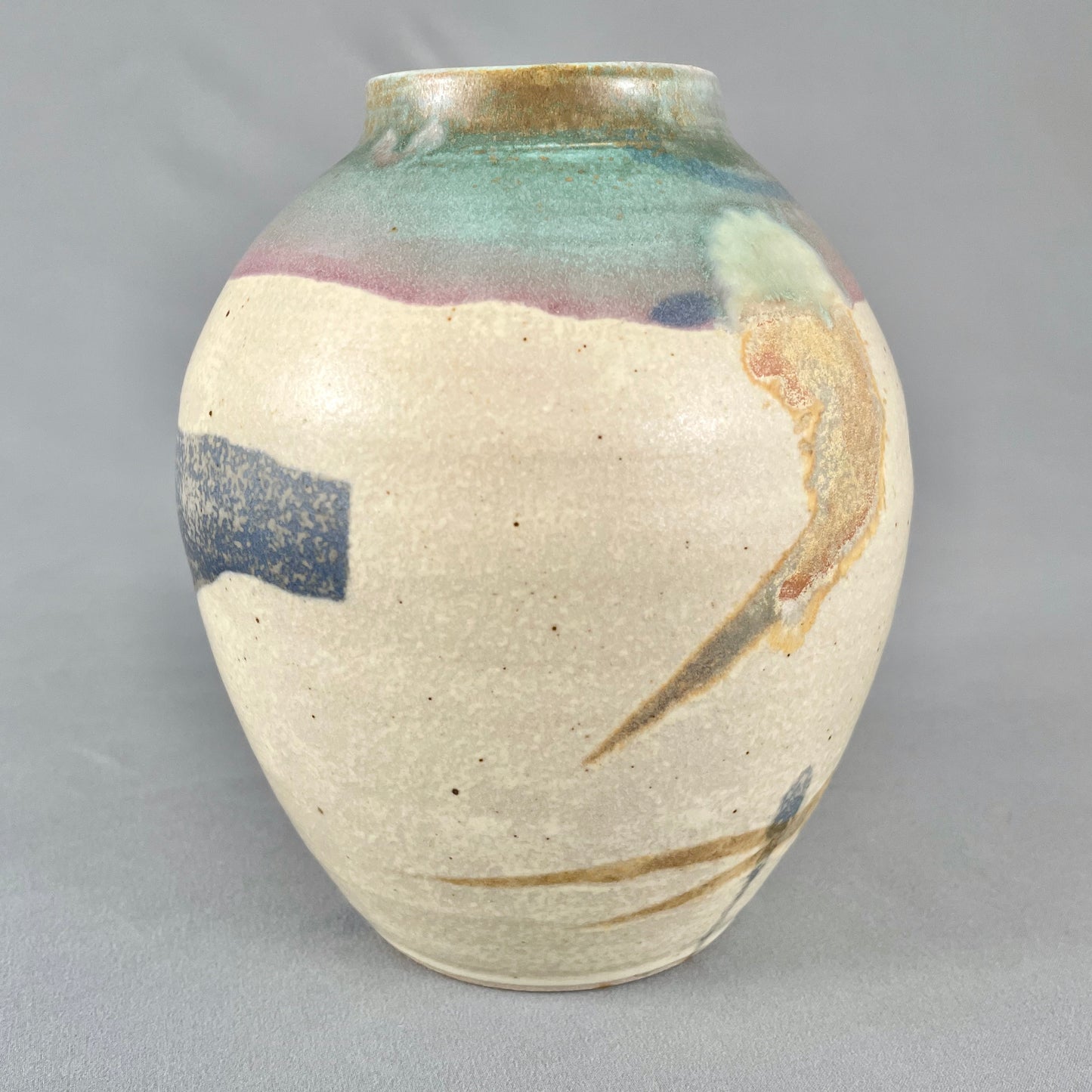 Speckled sand/abstract design vase