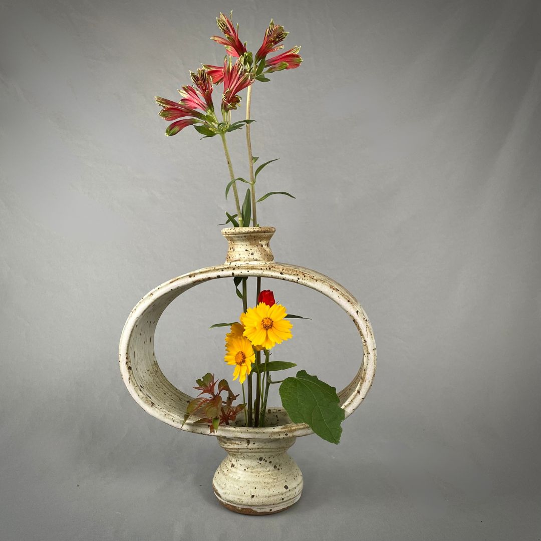 Void Vase Neutral 1