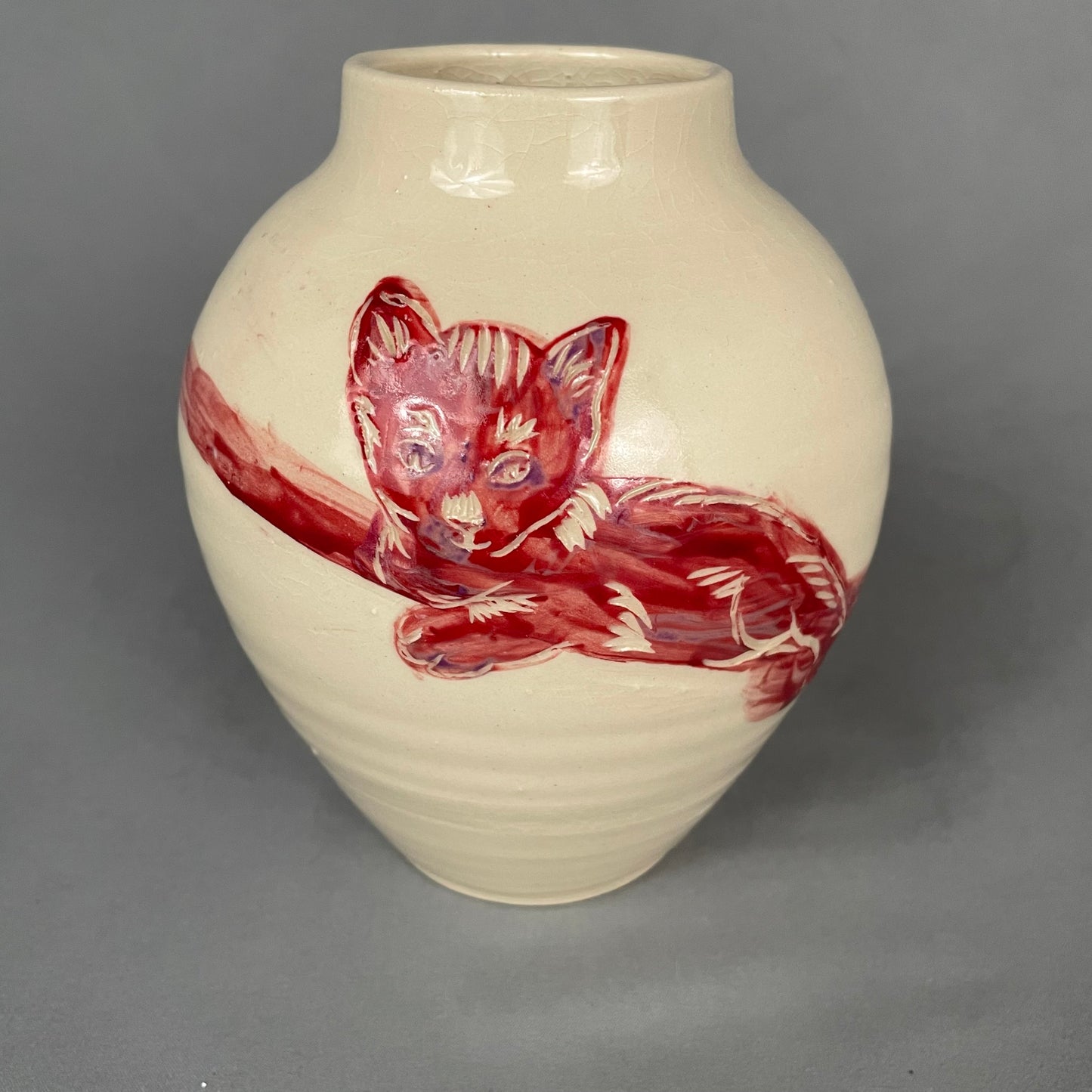 Vase with red kitty