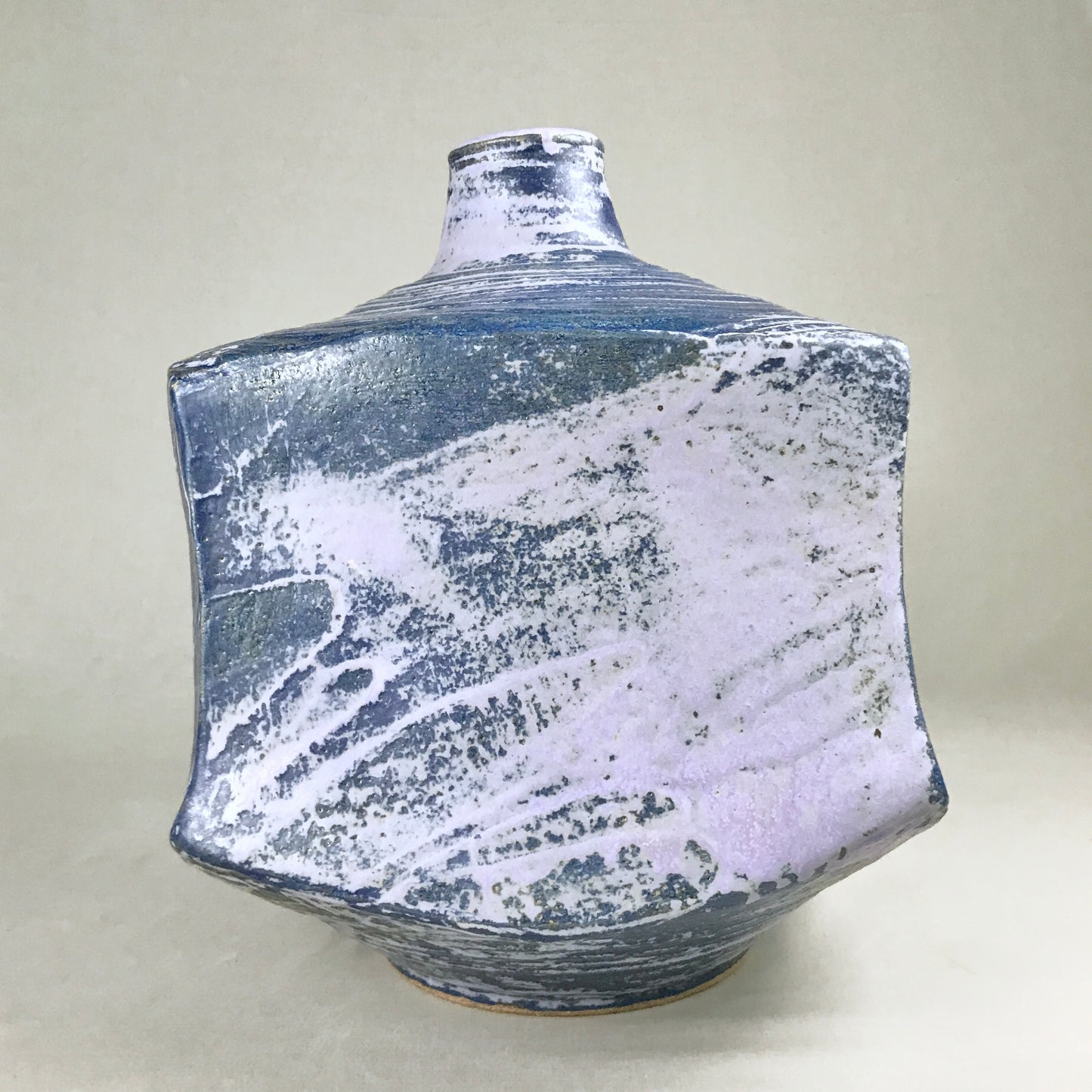 Bold variegated vessel