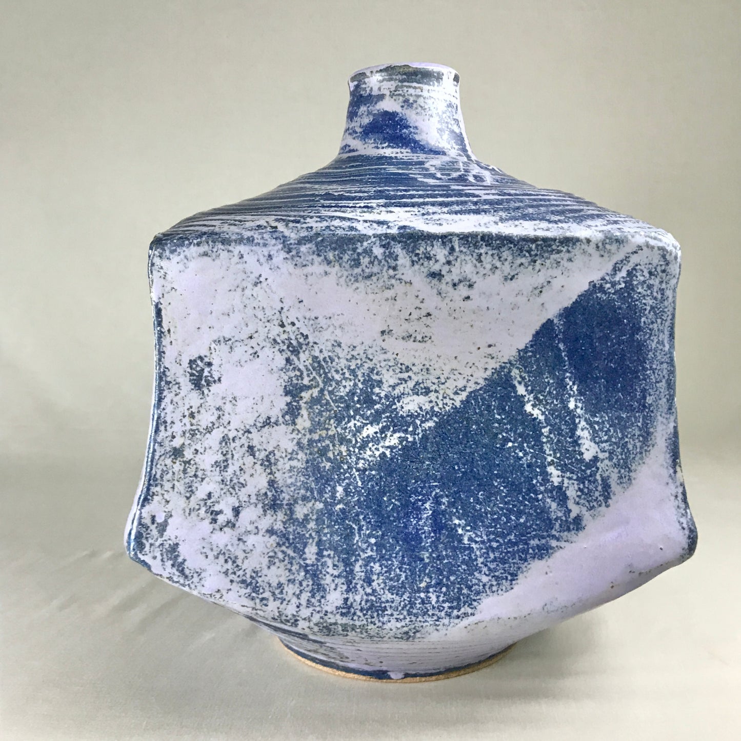 Bold variegated vessel