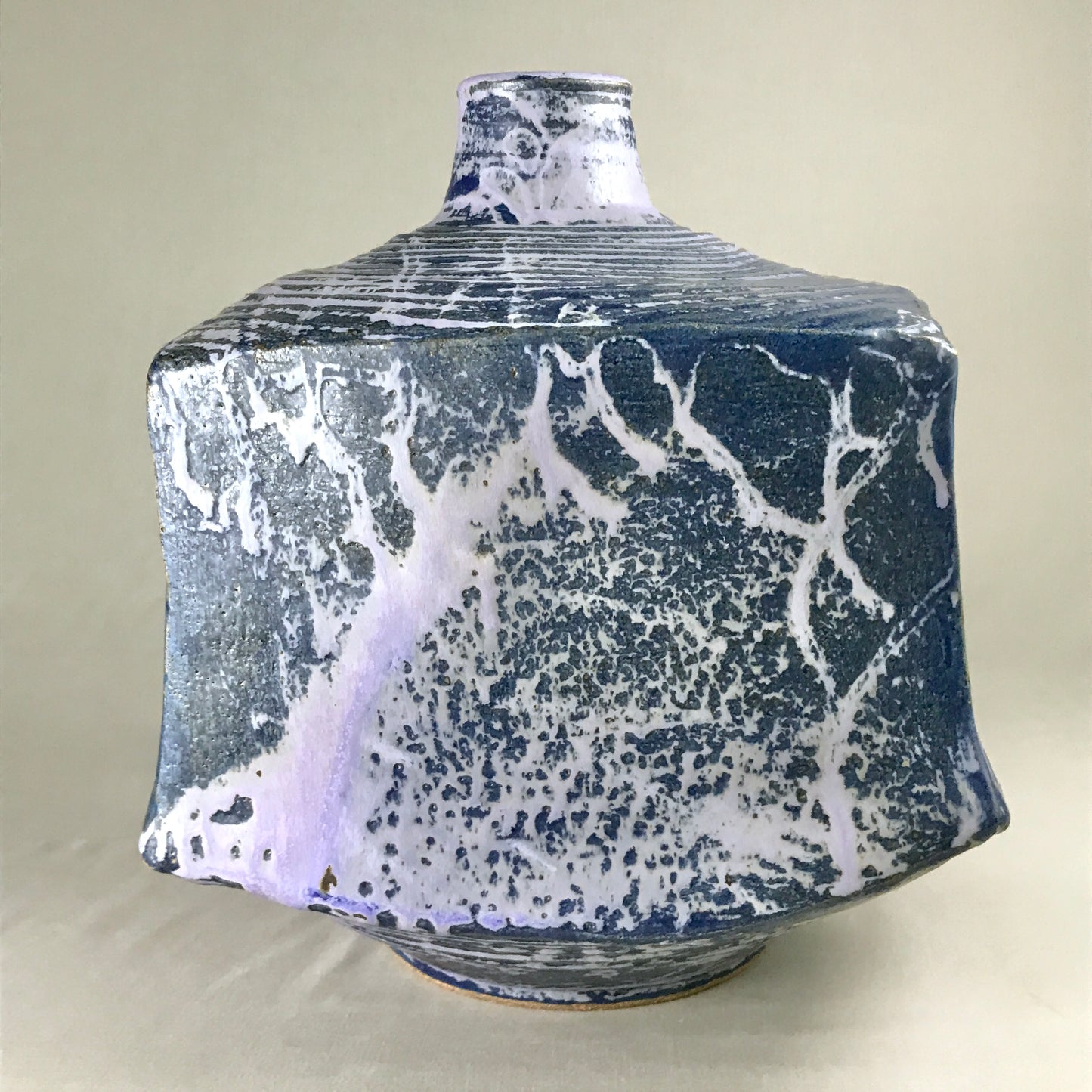 Bold variegated vessel
