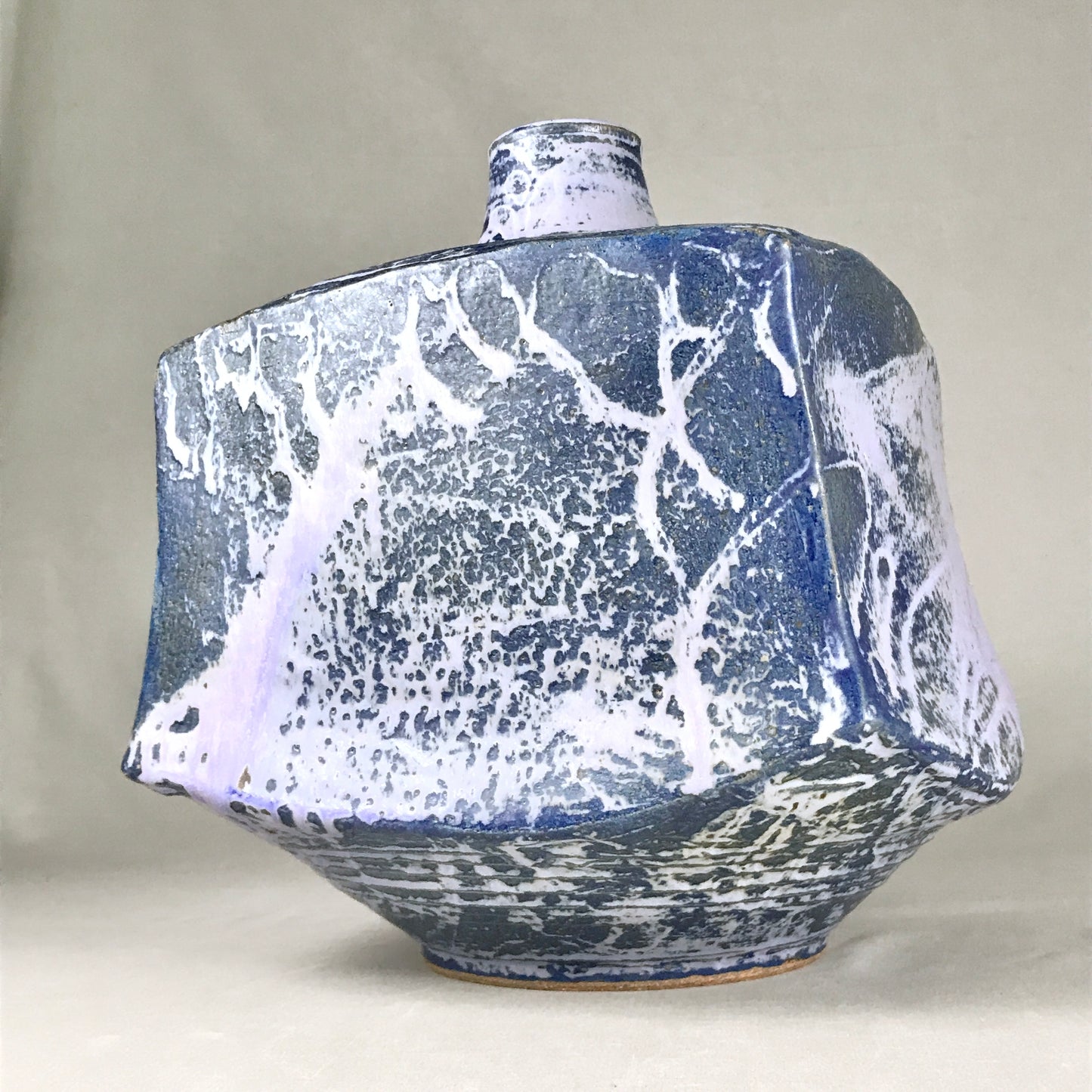Bold variegated vessel
