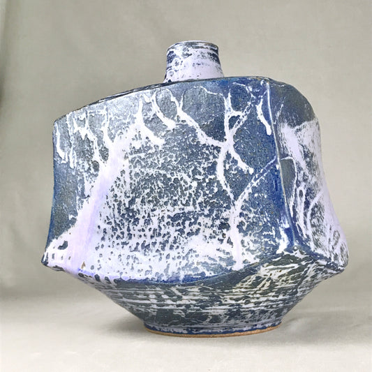 Bold variegated vessel