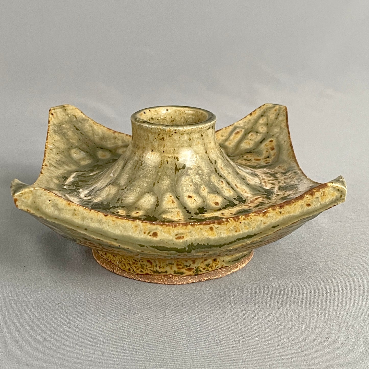 Mossy Gold small vessel